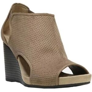 Life stride, soft system, Peep toe suede wedges.